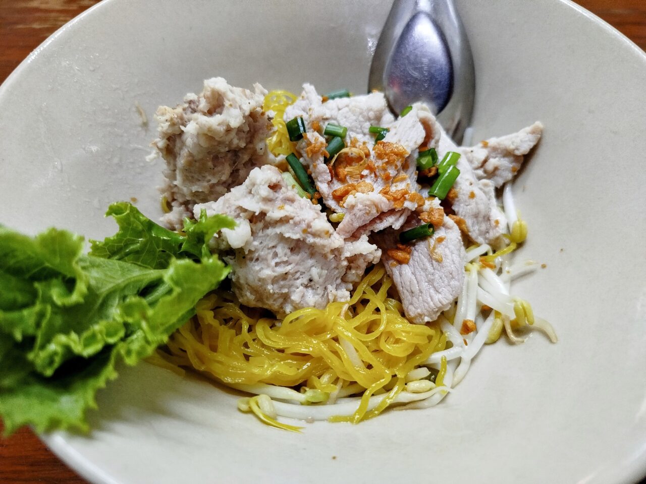 ร้านก๋วยเตี๋ยวชื่อดังแห่งทองหล่อ “แซว ร้านค้าถนนสุขุมวิท”