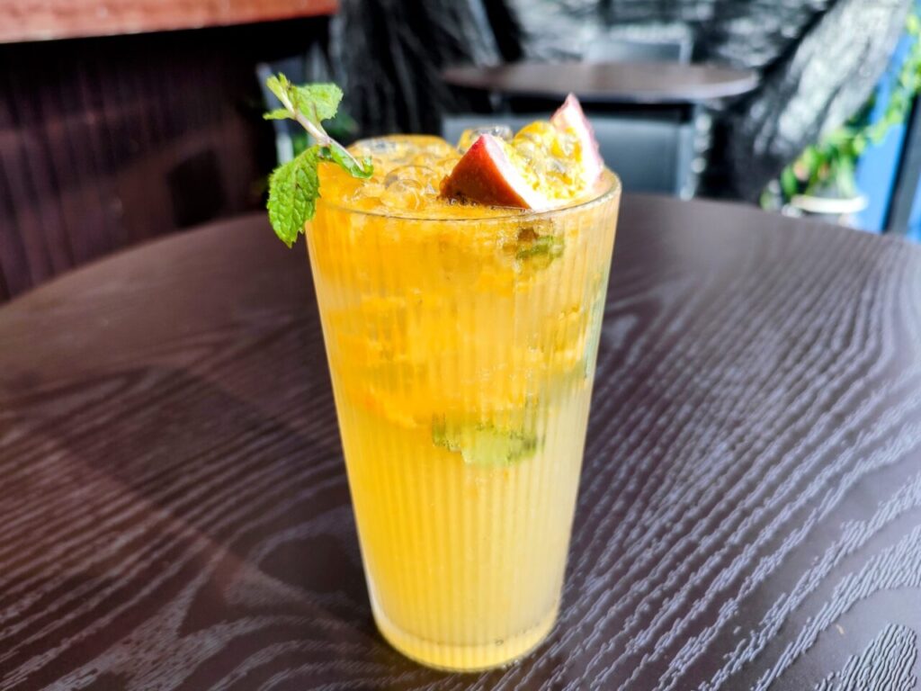 格安&ハッピーアワー！雰囲気良し！「Tt Rooftop Bar x Cafe」@トンロー