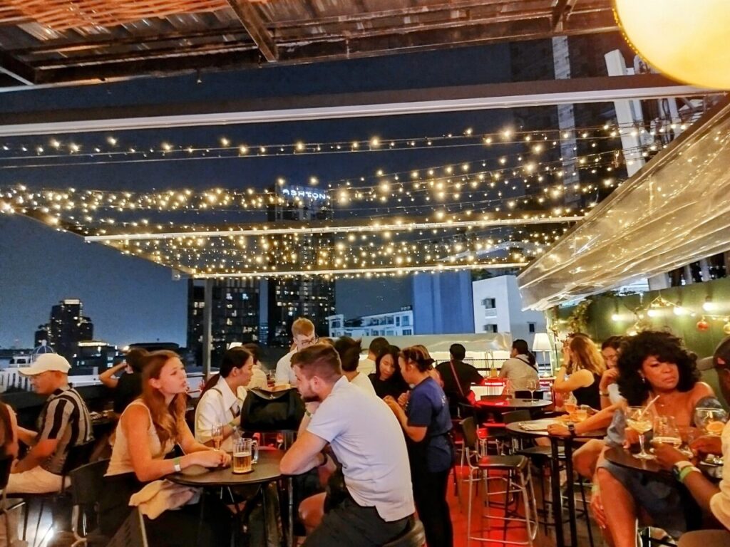 格安&ハッピーアワー！雰囲気良し！「Tt Rooftop Bar x Cafe」@トンロー