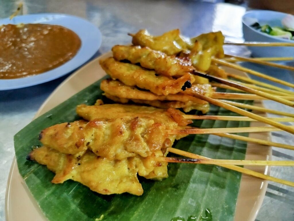 ホルモン大量!タイ式火鍋専門店「ヘンチュンセン」@クロントゥーイ市場