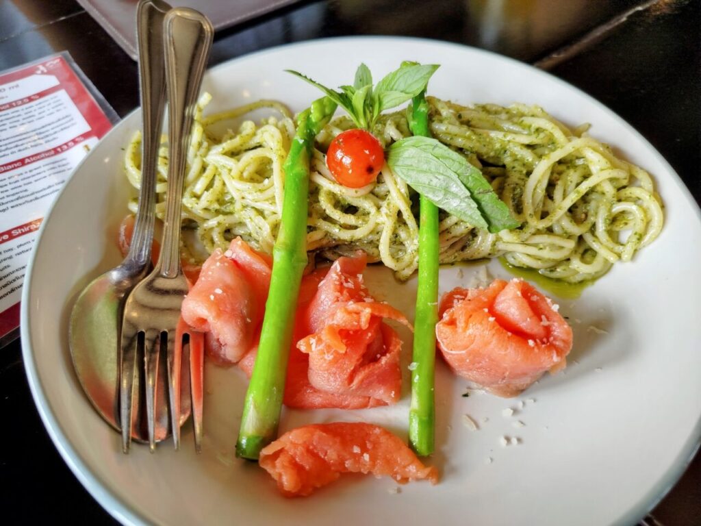 PBヴァレーカオヤイ-スモークサーモンのジェノベーゼパスタ