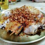 ร้านอาหารชื่อดังในย่านไก่โทท! ขอแนะนำอาหารอีสานด้วย! “ไก่ทอดเจ๊กี” ที่ร้านลุมพินี