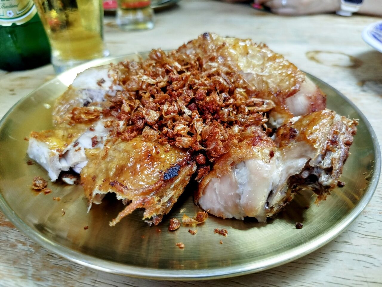 ร้านอาหารชื่อดังในย่านไก่โทท! ขอแนะนำอาหารอีสานด้วย! “ไก่ทอดเจ๊กี” ที่ร้านลุมพินี