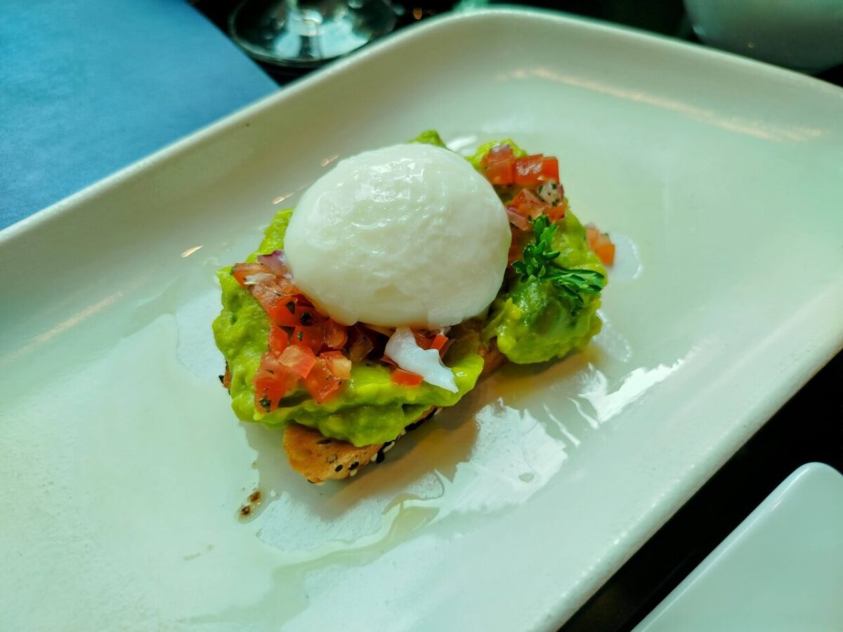 ケンピンスキーホテル-Avocado Smash