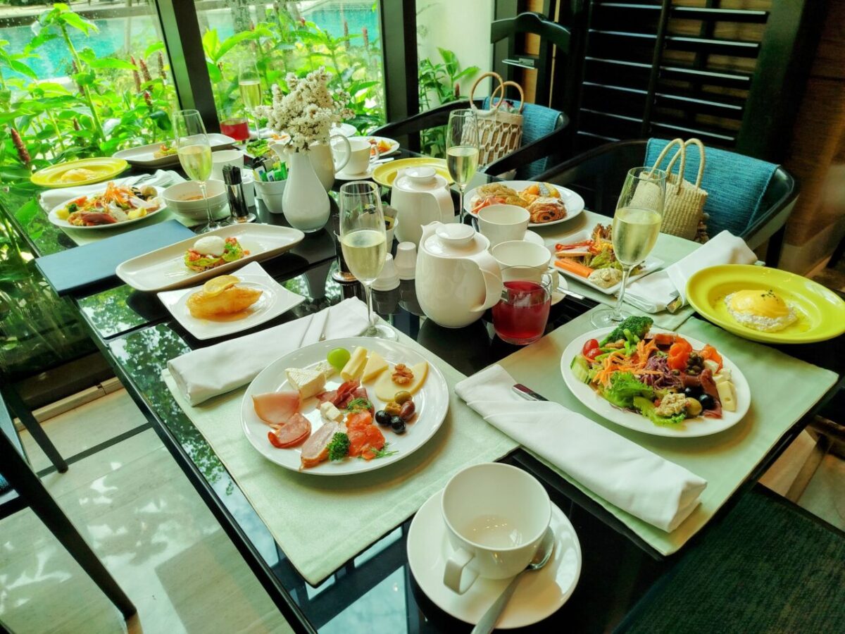 ケンピンスキーホテル-テーブル