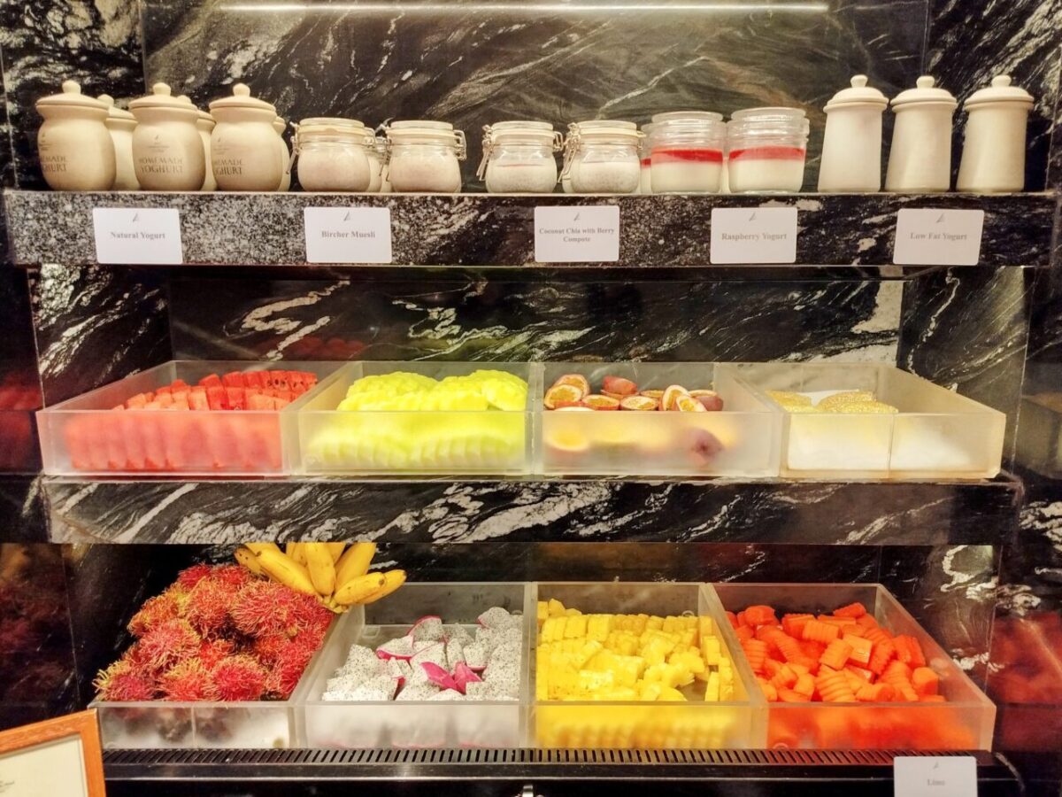 ケンピンスキーホテル-フルーツとヨーグルト