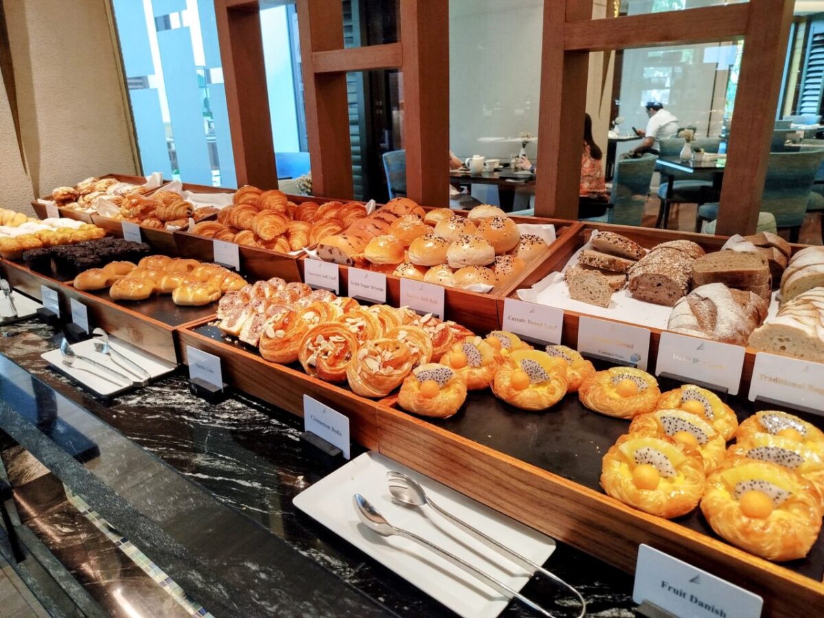 ケンピンスキーホテル-焼き立てパン