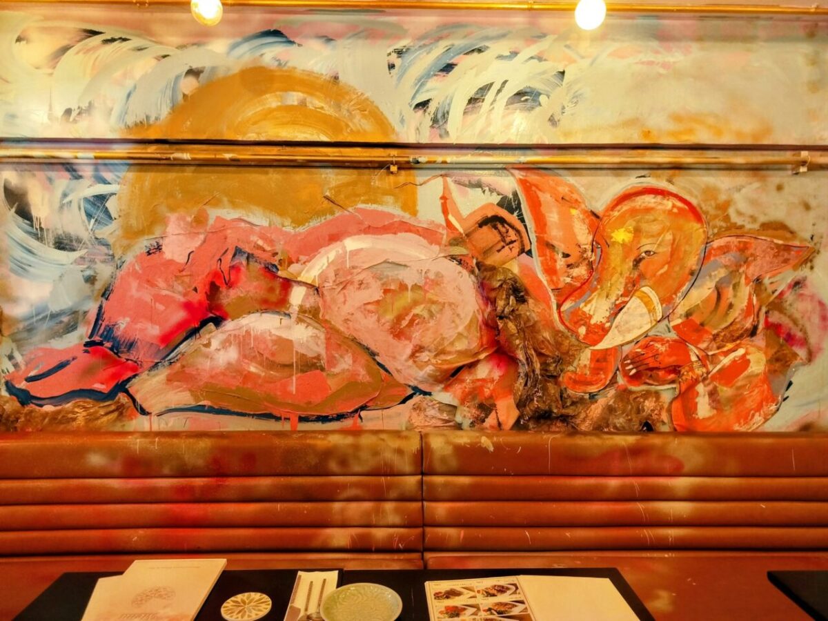 ภาพวาดฝาผนังพระพิฆเนศสีชมพู Bangkok no Haha