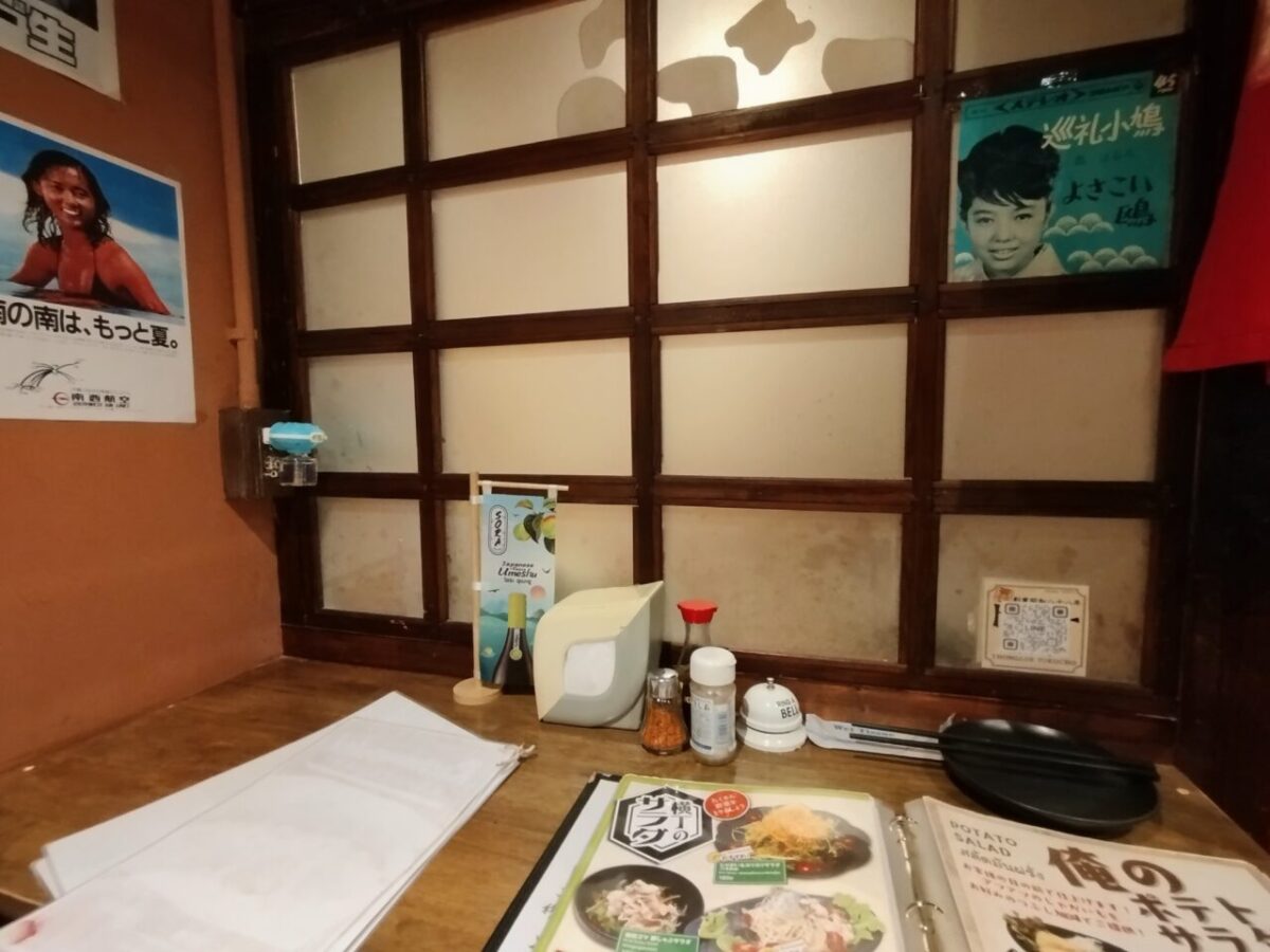 トンロー横丁内観(一人飲み席)